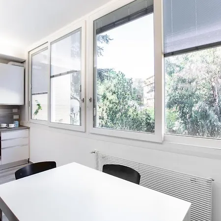 Colourful And Bright Flat Near Vatican דירה
