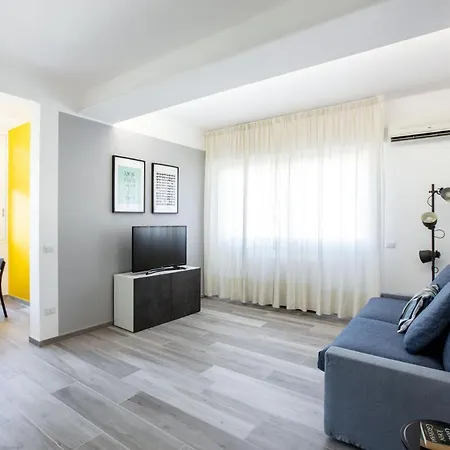 Colourful And Bright Flat Near Vatican דירה *